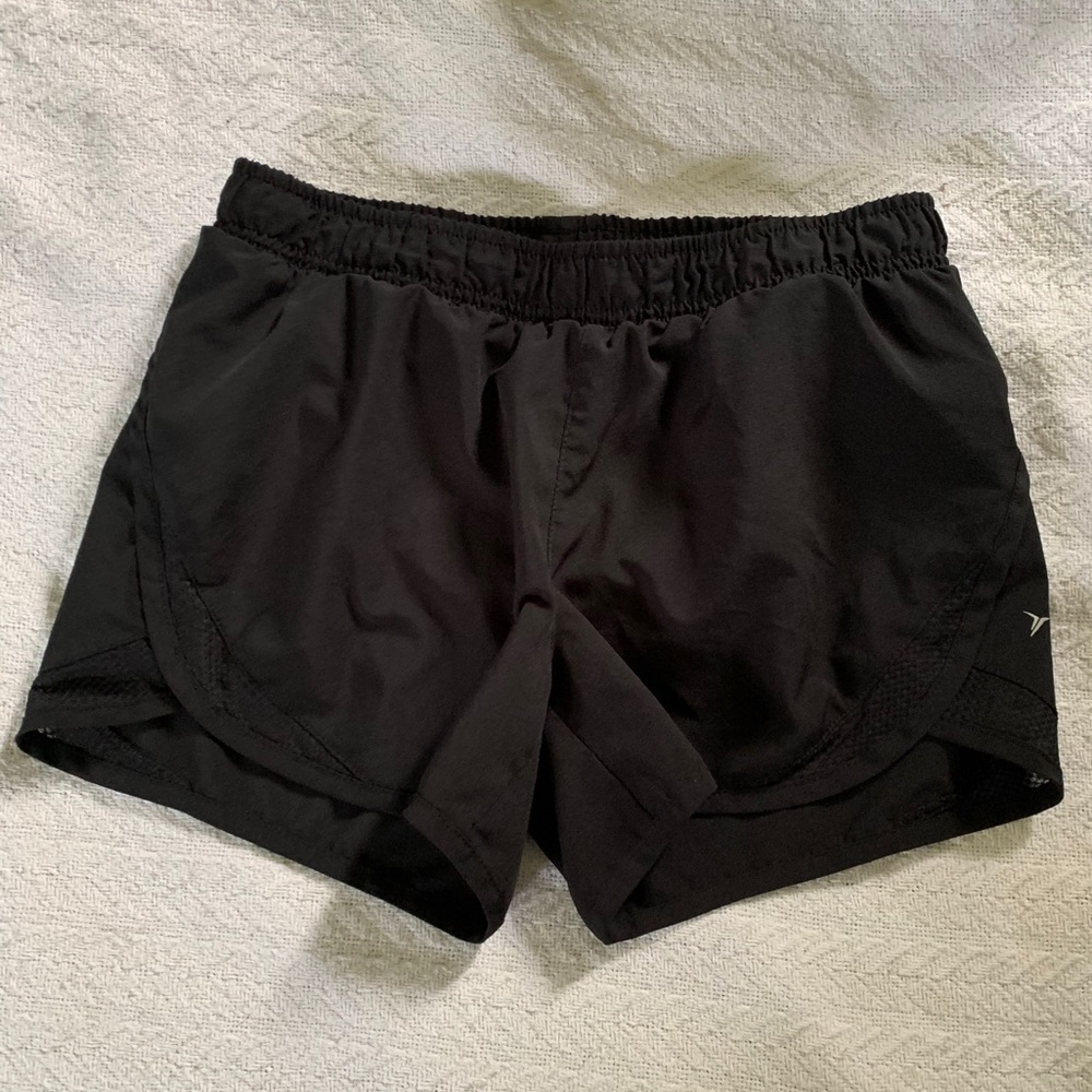 Old Navy Active Go-Dry Shorts (Size L) in Black.